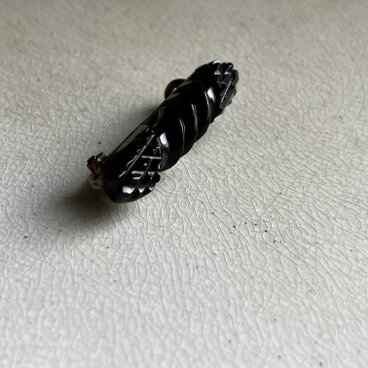 イギリス　アンティーク　ヴィクトリア朝　ガラスブローチ