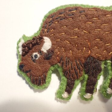 アメリカバイソン　ブローチ