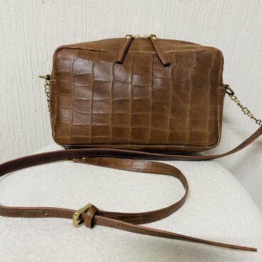 クロコ型押し羊革のショルダーバッグ