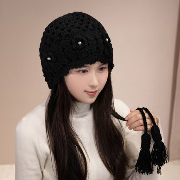 手編み【Lady's】オシャレな手編み（二重編み）　フリンジ付き帽　ブラック