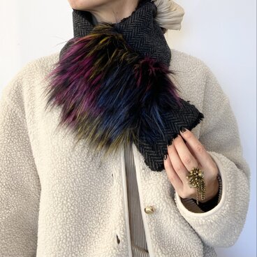 アクセサリー感覚の上品マフラー♪ブラック&カラー♡エコファーのコピー