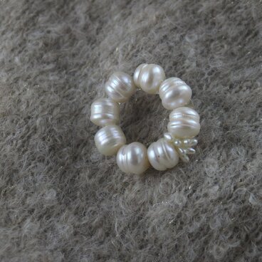 真珠のサークルブローチ