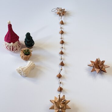 白樺細工ガーランド(木ビーズ生成り)