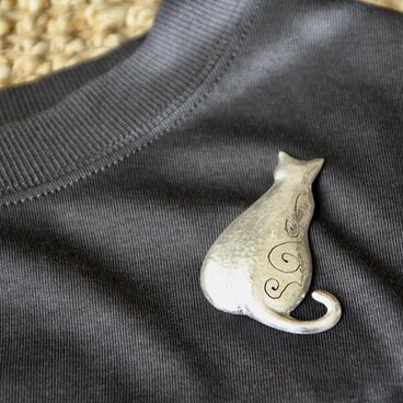唐草猫ブローチ