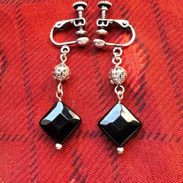 イヤリング/ピアス　黒　天然石　オニキス　レディースブランド