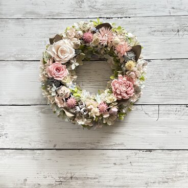 季節を問わずに！バニラピンクのフラワーリース