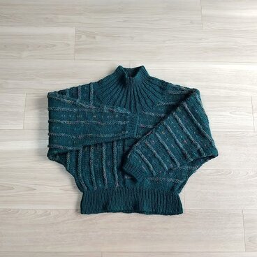 ドルマン袖　ハイネックセーター