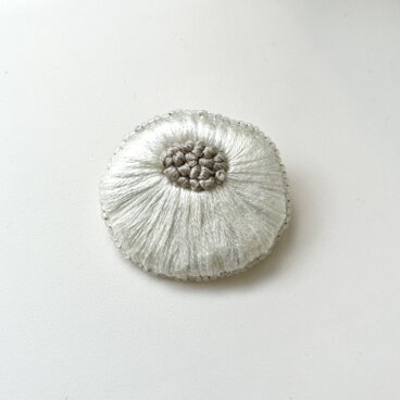 お花のブローチ