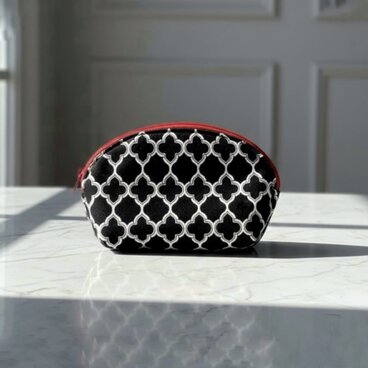 モロッカン柄ラウンドポーチ／黒×赤ファスナー／大人スタイリッシュ・上品かわいい・コスメポーチ・ギフトにもおすすめ
