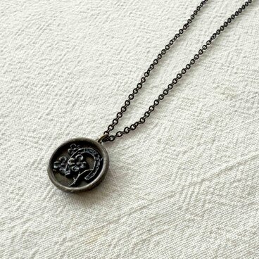 アンティークボタンネックレス／花と馬蹄ボタン