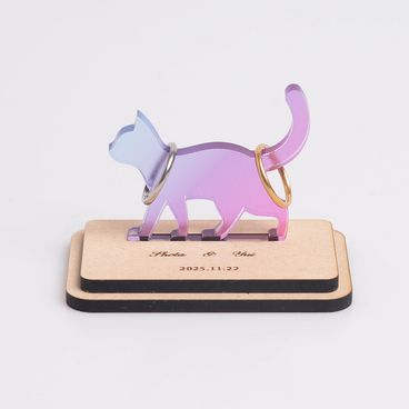 透明感と色が美しい猫のリングピロー　名入れ・記念日刻印