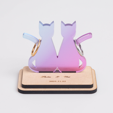 透明感と色が美しい猫のカップルのリングピロー　名入れ・記念日刻印