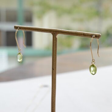 K18 装いを格上げするペリドットのピアス｜ハンドメイドジュエリー｜ギフト対応可