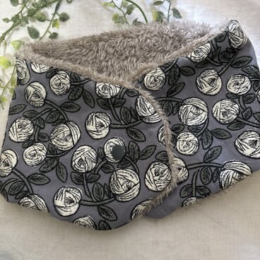 ハンドメイド☆ネックウォーマー北欧リネン薔薇刺繍ファ