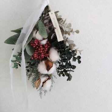 コットンフラワー＆赤いベリーの冬のスワッグのコピー