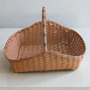 ビスケットカラーのクラフトバンド製かご#小物入れ#バスケット#パンかご#ナチュラル#カントリー#シンプル＃北欧風