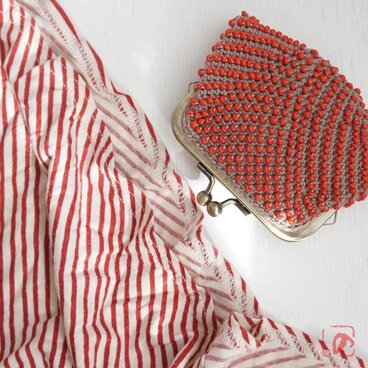 ばあば ⁛ つぶつぶガラスビーズのスクエアがま口（万両・2188）