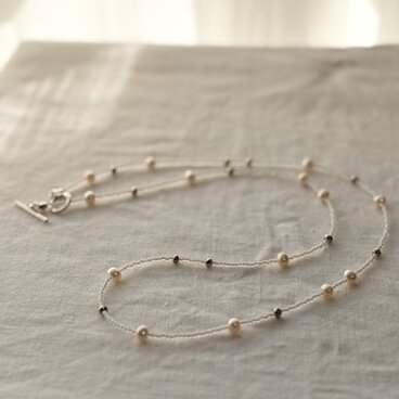 カレンシルバーと淡水パールのロングネックレス60cm