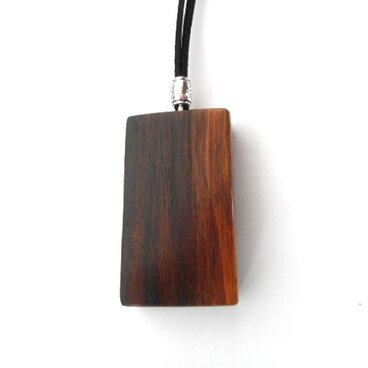 黒柿　四角　ロングネックレス　シルバー飾り