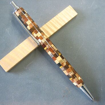 【寄木】木軸シャープペン　樹木の多彩な色や材が美しい