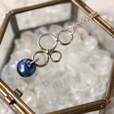 カイヤナイトの泡ネックレス/SV925