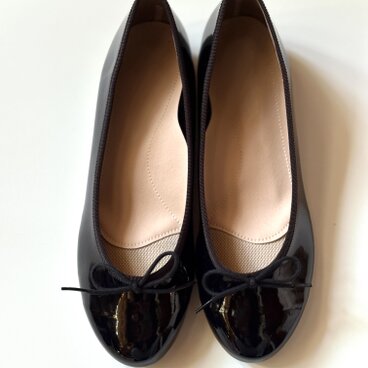 大人シンプル エナメルリボンバレエパンプス　ブラック　デイリーも通勤も◎