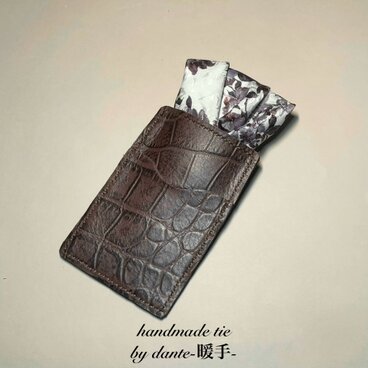 【受注製作】チーフ　レザー　パープル　　白　プレゼント　ギフト　花柄