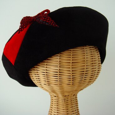 スエードベレーＬ（黒×赤）