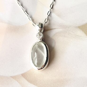 ムーンストーンとモルガナイトのペンダント