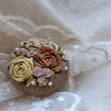 リボン刺繍*アンティークレース*薔薇*ブローチ*ブラウン