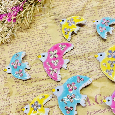 【ミディアムサイズ】季節を運ぶ鳥さん•七宝焼帯留め（ブローチ金具に変更可）