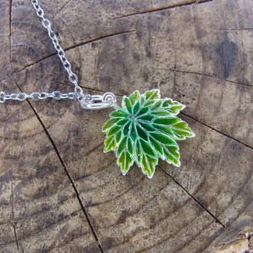 ハウチワカエデ新緑ペンダント　SV925/レジン