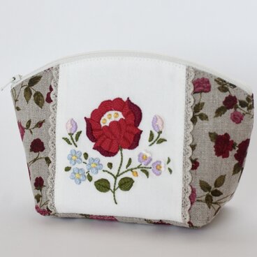 花刺繍ポーチ　赤