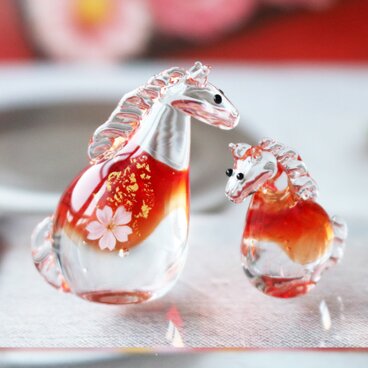 2026年ガラスのミニチュア干支飾り　午（赤）