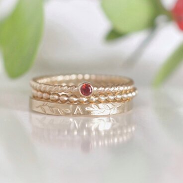 ホリデー3点セット《選べる誕生石&イニシャル,ナンバー(5文字まで)&ボール》リング 14kgf ピンキーリング対応 ガーネット