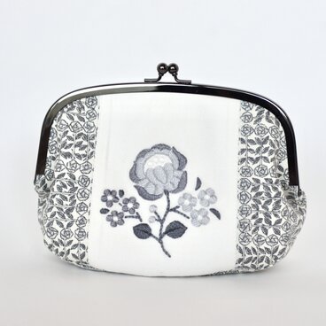 花刺繍のがま口　グレー