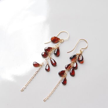 ガーネットの鈴なりのピアス　１４kgf