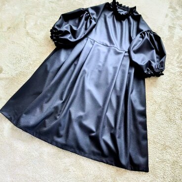 濃紺上質ウールゆったりタックワンピース