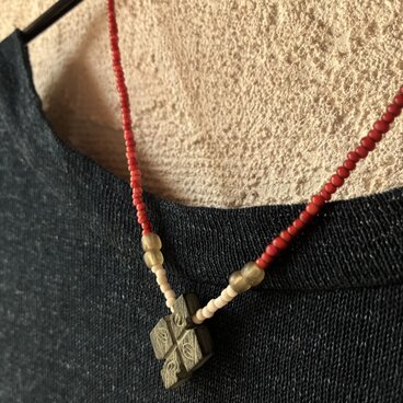 ＊祈りのネックレス。@コプトクロス＋ジャワシードビーズ大小＋ジャワビーズ＋ベネチア金赤ホワイトハートビーズ