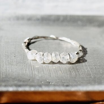 クリスタルクォーツ  ボタンカット4mm×6/リング /ゴールド シルバー ピンクゴールド