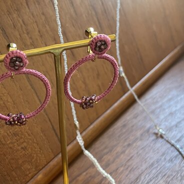 【２通りを愉しむ】2way  軽いイヤリング金属ｱﾚﾙｷﾞｰ対応　天然石ガーネット　ピンク