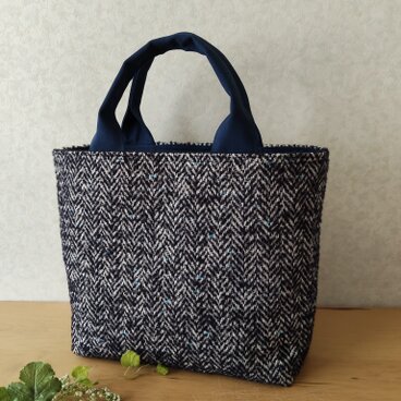 ウール混、ツイード、ヘリンボン織りの少し大きめトート