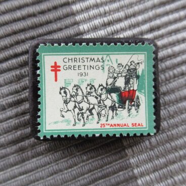 アメリカ　クリスマス複十字切手ブローチ10684
