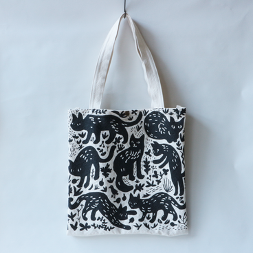 【在庫限り】黒猫プリントバッグ【生成】