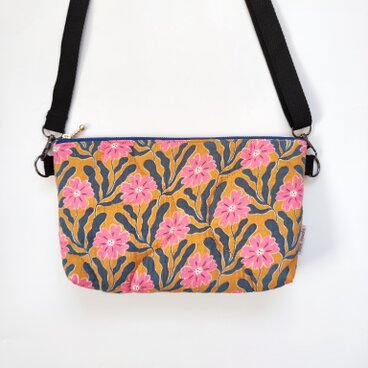 フランス製キルティング生地・容量たっぷりサコッシュ（bleu：ブルー）