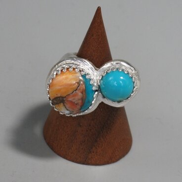 地球と水色の星