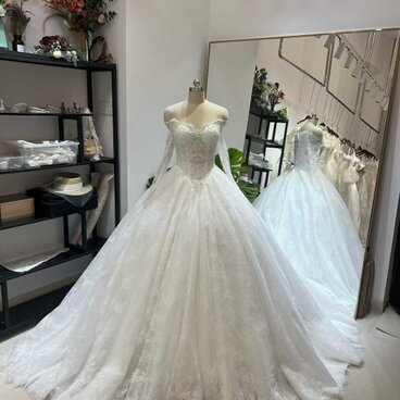 ウエディングドレス オフショルダー ロングスリーブ 贅沢な総レース フレアスカート パール 結婚式