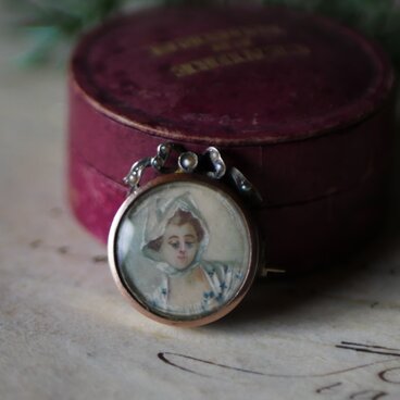 純銀製　ミニアチュール　リボン　ポートレート　アンティークブローチ　フランスアンティーク