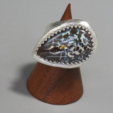 細かい緻密な模様