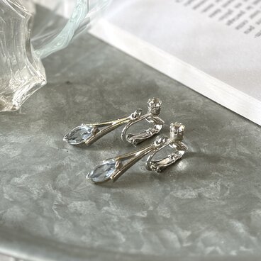 YA202-【 AVON 】エイボン・ヴィンテージイヤリング 1976 Blue Marquis Rhineston